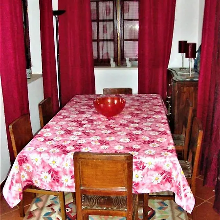 Baleal Large For 10-11 Pax, 2 F/l, 4 Rooms, Pateo, Parking