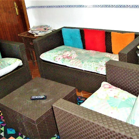 Baleal Large For 10-11 Pax, 2 F/l, 4 Rooms, Pateo, Parking * Ferrel