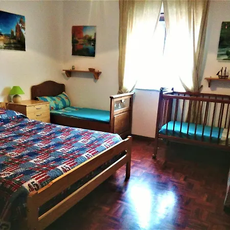 Baleal Large For 10-11 Pax, 2 F/l, 4 Rooms, Pateo, Parking *