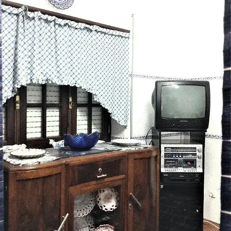 Baleal Large For 10-11 Pax, 2 F/l, 4 Rooms, Pateo, Parking Ferrel