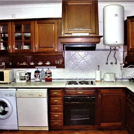Villa Baleal Large For 10-11 Pax, 2 F/l, 4 Rooms, Pateo, Parking