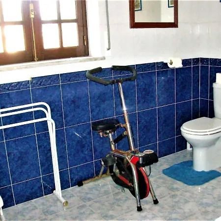 Baleal Large For 10-11 Pax, 2 F/l, 4 Rooms, Pateo, Parking Ferrel