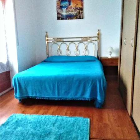 Villa Baleal Large For 10-11 Pax, 2 F/l, 4 Rooms, Pateo, Parking