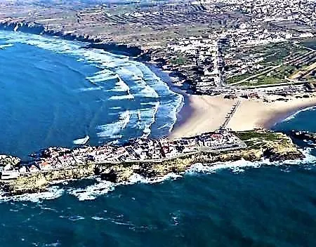 Baleal Large For 10-11 Pax, 2 F/l, 4 Rooms, Pateo, Parking Villa Ferrel