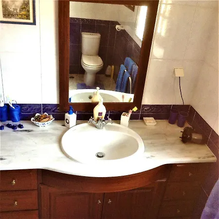 Villa Baleal Large For 10-11 Pax, 2 F/l, 4 Rooms, Pateo, Parking Ferrel